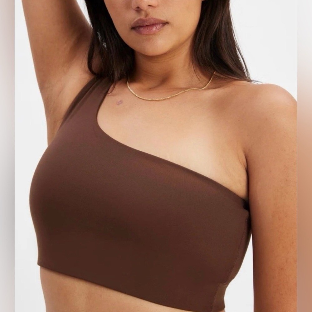 NWT. Girlfriend Collective. Bianca One-Shoulder Sports Bra. Earth Brown. Small.